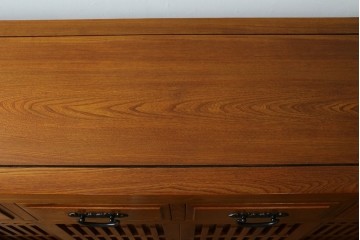 中古　欅(ケヤキ)材　格子戸が印象的な水屋箪笥サイドボード　(R-087720)