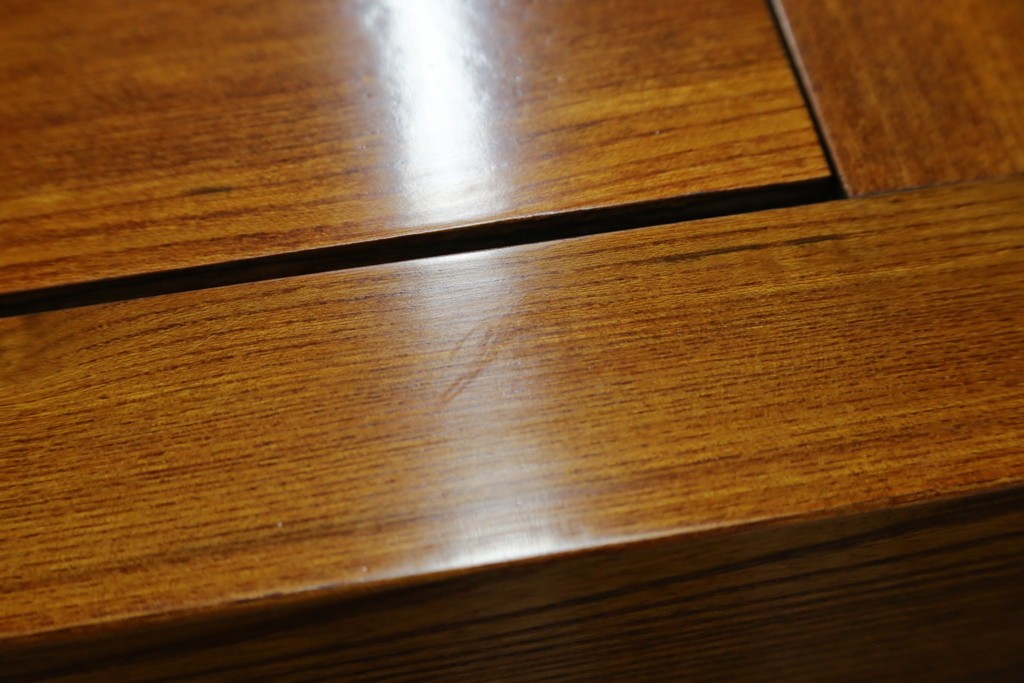 中古　欅(ケヤキ)材　格子戸が印象的な水屋箪笥サイドボード　(R-087720)