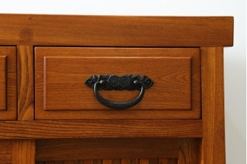 中古　欅(ケヤキ)材　格子戸が印象的な水屋箪笥サイドボード　(R-087720)