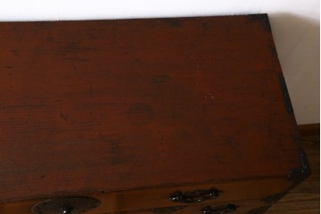 和製アンティーク　美品　前面欅(ケヤキ)材　漆塗り　欅材の美しい杢目と菊金具が魅力の米沢箪笥　(R-087721)