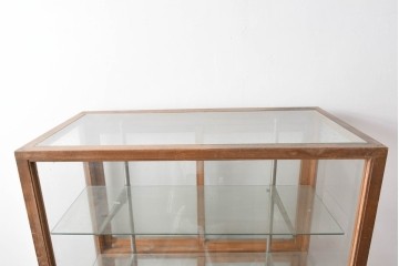 和製ヴィンテージ　引き出し付き　昭和レトロな木枠の縦型ガラスケース　(R-087722)