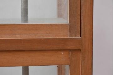 和製ヴィンテージ　引き出し付き　昭和レトロな木枠の縦型ガラスケース　(R-087722)