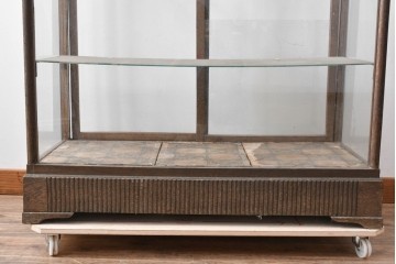 和製アンティーク　昭和初期　至高のデザイン!　リブ状の木枠装飾が印象的な4面ガラスのガラスケース　(R-087723)