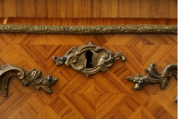 イタリアヴィンテージ　高級品　クラシカルなデザインが印象的なデスク　(R-087724)