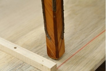 イタリアヴィンテージ　高級品　クラシカルなデザインが印象的なデスク　(R-087724)