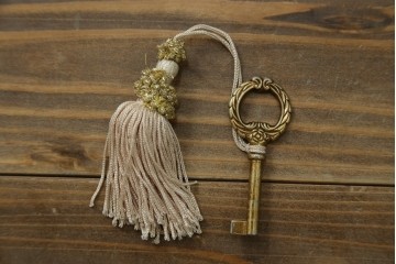 イタリアヴィンテージ　高級品　クラシカルなデザインが印象的なデスク　(R-087724)