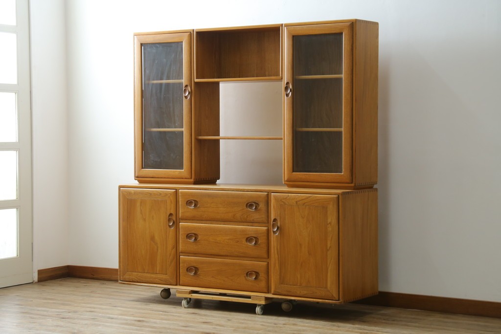 北欧ヴィンテージ　美品　ERCOL(アーコール)　ウィンザーシリーズ　激レア!キャスター付きのウォールキャビネット　(R-087725)
