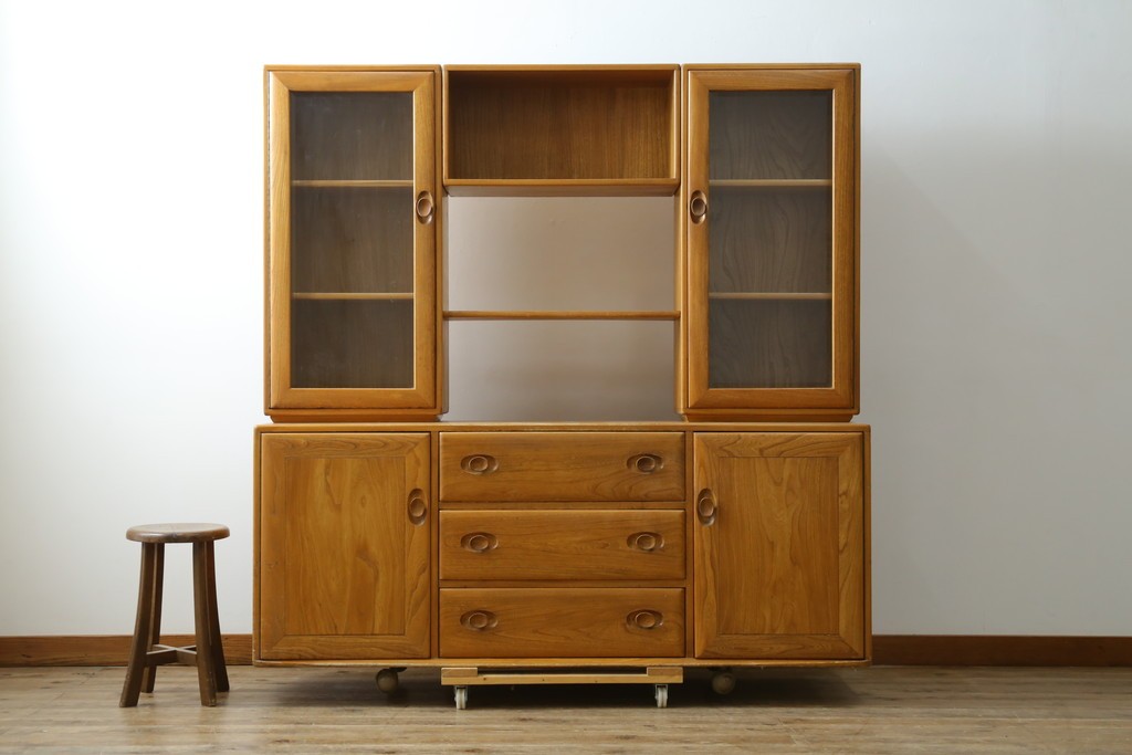 北欧ヴィンテージ　美品　ERCOL(アーコール)　ウィンザーシリーズ　激レア!キャスター付きのウォールキャビネット　(R-087725)
