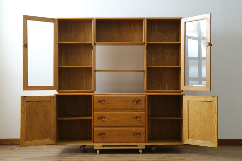 北欧ヴィンテージ　美品　ERCOL(アーコール)　ウィンザーシリーズ　激レア!キャスター付きのウォールキャビネット　(R-087725)