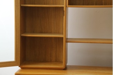 北欧ヴィンテージ　美品　ERCOL(アーコール)　ウィンザーシリーズ　激レア!キャスター付きのウォールキャビネット　(R-087725)