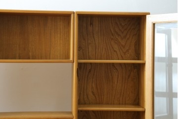 北欧ヴィンテージ　美品　ERCOL(アーコール)　ウィンザーシリーズ　激レア!キャスター付きのウォールキャビネット　(R-087725)