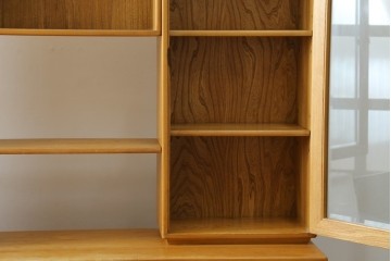 北欧ヴィンテージ　美品　ERCOL(アーコール)　ウィンザーシリーズ　激レア!キャスター付きのウォールキャビネット　(R-087725)