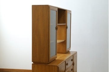 北欧ヴィンテージ　美品　ERCOL(アーコール)　ウィンザーシリーズ　激レア!キャスター付きのウォールキャビネット　(R-087725)