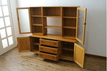 北欧ヴィンテージ　美品　ERCOL(アーコール)　ウィンザーシリーズ　激レア!キャスター付きのウォールキャビネット　(R-087725)