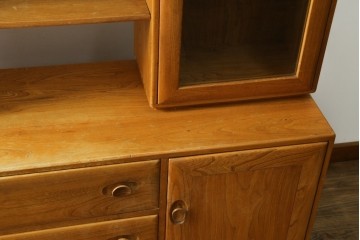 北欧ヴィンテージ　美品　ERCOL(アーコール)　ウィンザーシリーズ　激レア!キャスター付きのウォールキャビネット　(R-087725)