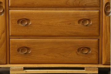 北欧ヴィンテージ　美品　ERCOL(アーコール)　ウィンザーシリーズ　激レア!キャスター付きのウォールキャビネット　(R-087725)