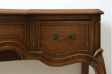 中古　DREXEL HERITAGE(ドレクセルヘリテイジ)　Touraine(ツーレイン)シリーズ　優美な曲線が魅力のドレッサー　(R-087726)