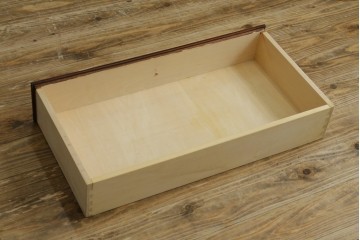 中古　職人手作り　重厚感のある民芸デザインのローチェスト　(R-087730)