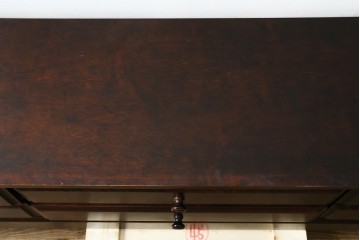 中古　職人手作り　重厚感のある民芸デザインのローチェスト　(R-087730)