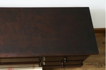 中古　職人手作り　重厚感のある民芸デザインのローチェスト　(R-087730)