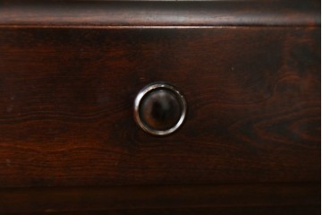 中古　職人手作り　重厚感のある民芸デザインのローチェスト　(R-087730)