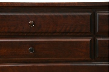 中古　職人手作り　重厚感のある民芸デザインのローチェスト　(R-087730)