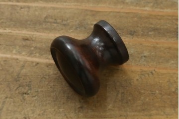 中古　職人手作り　重厚感のある民芸デザインのローチェスト　(R-087730)