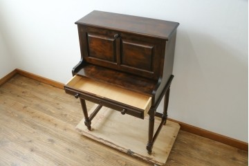 中古　希少な廃番品　蝦夷民藝(蝦夷民芸家具)　取り外せる小引き出し付きライティングビューロー　(R-087731)