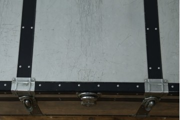 和製ヴィンテージ　金具使いが目を引く舟トランク　(R-087732)