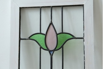 イギリスアンティーク　淡いピンクとグリーンの花模様が可憐なステンドグラスパネル　(R-087735)