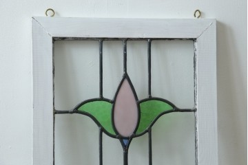 イギリスアンティーク　淡いピンクとグリーンの花模様が可憐なステンドグラスパネル　(R-087735)