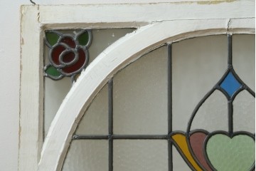 イギリスアンティーク　アーチ枠と花模様が優美なステンドグラスパネル　(R-087736)