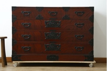 中古　美品　仙台民藝箪笥(仙台箪笥)　重厚な金具が目を惹く衣装箪笥　定価約50万円　(R-087744)