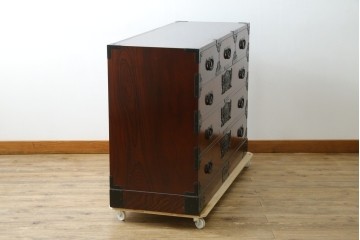 中古　美品　仙台民藝箪笥(仙台箪笥)　重厚な金具が目を惹く衣装箪笥　定価約50万円　(R-087744)