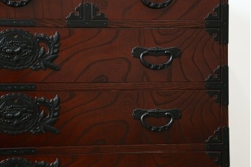 中古　美品　仙台民藝箪笥(仙台箪笥)　重厚な金具が目を惹く衣装箪笥　定価約50万円　(R-087744)