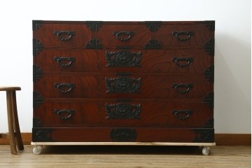中古　美品　仙台民藝箪笥(仙台箪笥)　重厚な金具が目を惹く衣装箪笥　定価約50万円　(R-087744)