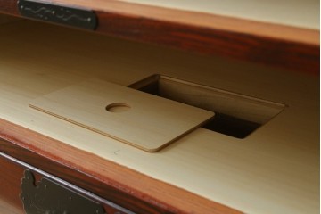 中古　美品　仙台民藝箪笥(仙台箪笥)　重厚な金具が目を惹く衣装箪笥　定価約50万円　(R-087744)