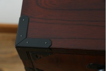 中古　美品　仙台民藝箪笥(仙台箪笥)　重厚な金具が目を惹く衣装箪笥　定価約50万円　(R-087744)