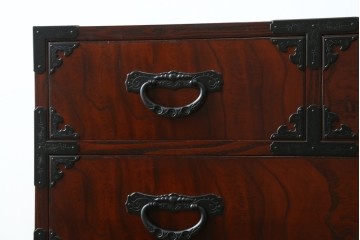 中古　美品　仙台民藝箪笥(仙台箪笥)　重厚な金具が目を惹く衣装箪笥　定価約50万円　(R-087744)