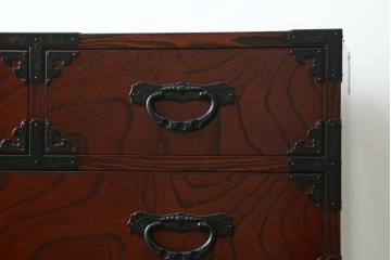 中古　美品　仙台民藝箪笥(仙台箪笥)　重厚な金具が目を惹く衣装箪笥　定価約50万円　(R-087744)