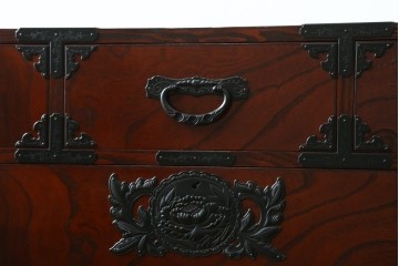 中古　美品　仙台民藝箪笥(仙台箪笥)　重厚な金具が目を惹く衣装箪笥　定価約50万円　(R-087744)