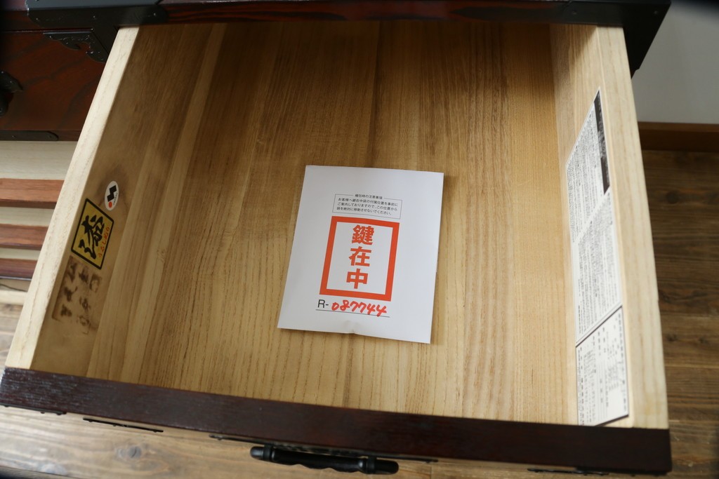 中古　美品　仙台民藝箪笥(仙台箪笥)　重厚な金具が目を惹く衣装箪笥　定価約50万円　(R-087744)