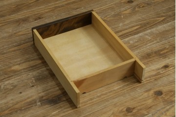 和製ヴィンテージ　国産　職人手作り品　民芸デザインの片袖机　(R-087745)