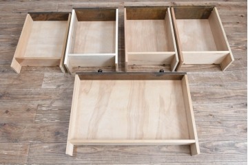 和製ヴィンテージ　国産　職人手作り品　民芸デザインの片袖机　(R-087745)