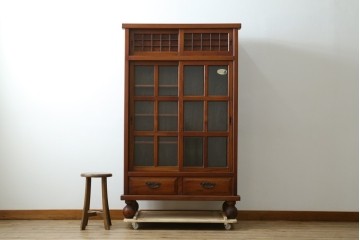 中古　美品　松本伝統指物工芸家具　欅(ケヤキ)材　漆塗り　格子戸が趣深い書棚　(R-087746)