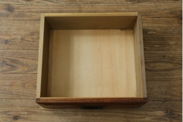 中古　美品　松本伝統指物工芸家具　欅(ケヤキ)材　漆塗り　格子戸が趣深い書棚　(R-087746)
