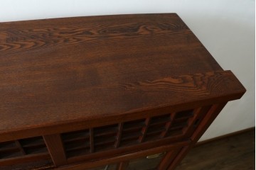 中古　美品　松本伝統指物工芸家具　欅(ケヤキ)材　漆塗り　格子戸が趣深い書棚　(R-087746)
