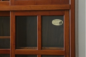中古　美品　松本伝統指物工芸家具　欅(ケヤキ)材　漆塗り　格子戸が趣深い書棚　(R-087746)