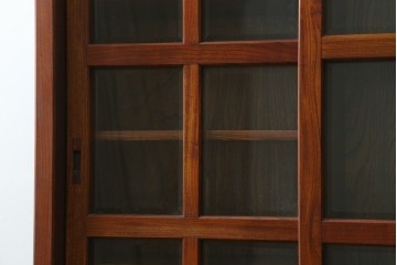 中古　美品　松本伝統指物工芸家具　欅(ケヤキ)材　漆塗り　格子戸が趣深い書棚　(R-087746)