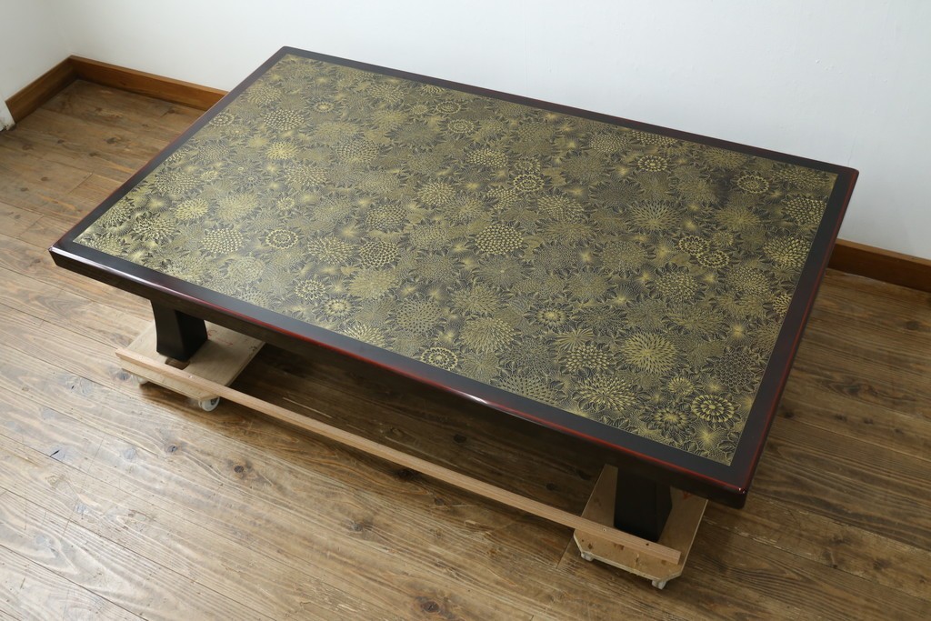 中古　美品　輪島塗　菊花尽くしの金蒔絵が見事な座卓　定価約170万円　(R-087748)